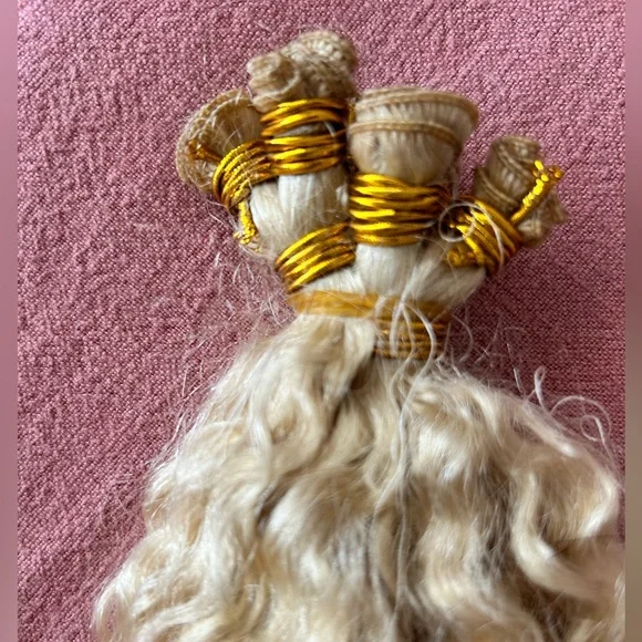 Blonde Curly 20” human hair extensions by Hairplusbase - Picture 5 of 7